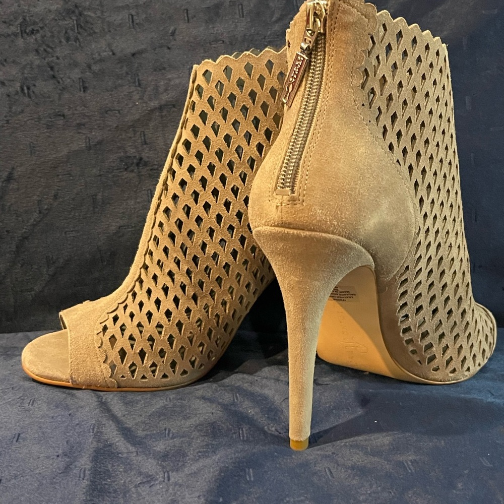 Ivanka Trump genuine suede leather peep toe booties
Taupe Size 9